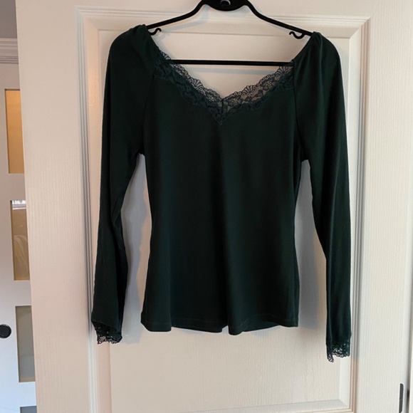 Women’s lace trim with button detail green top - Picture 3 of 3